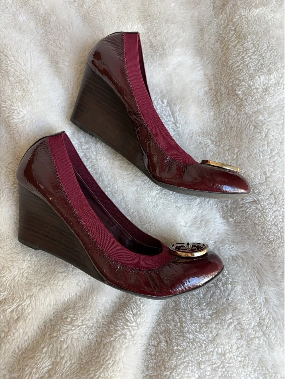 Tory Burch Burgundy Patent Leather Wedge Round Toe Slip On Logo Heels 7.5